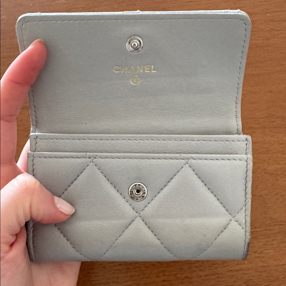 CHANEL Silver Quilted Women's Wallet - Picture 5 of 7